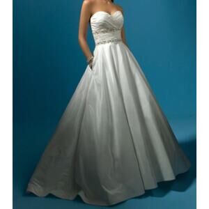 Alfred Angelo Diamond White Wedding Dress style #2119 Size 6